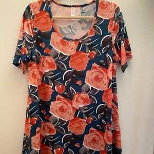🍁LuLaRoe Peach Rose Perfect T (M)